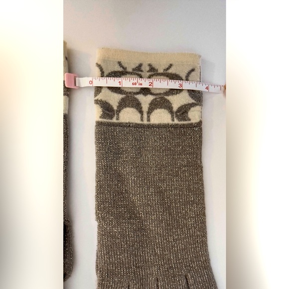 COACH Signature Logo Metallic Knit Gloves Grey Silver White Merino Wool NWOT - Picture 7 of 7